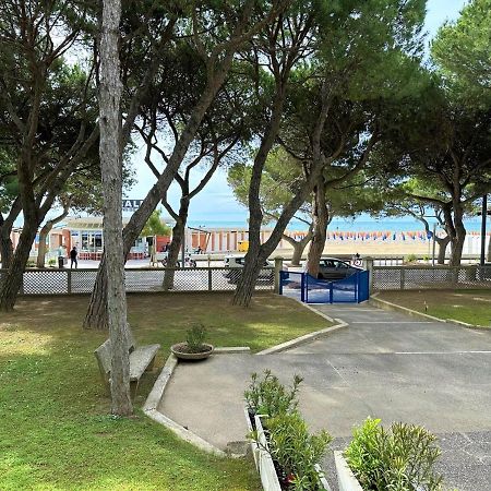 Blu Residence Lignano Sabbiadoro Eksteriør billede
