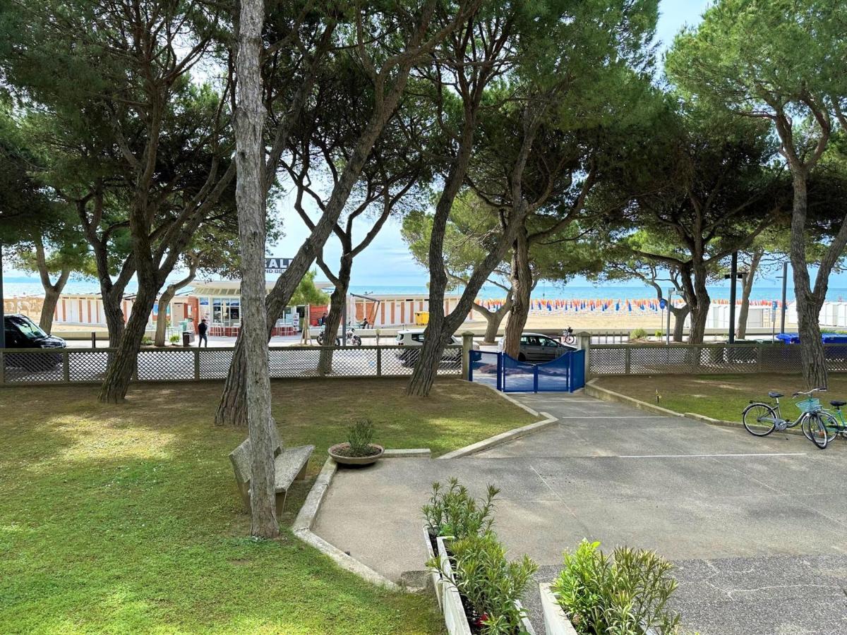 Blu Residence Lignano Sabbiadoro Eksteriør billede